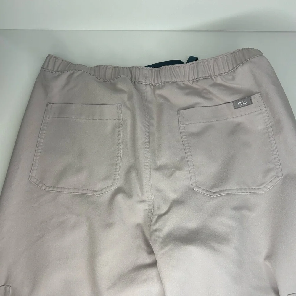 Figs Men’s Cairo Pants and Chisec Top